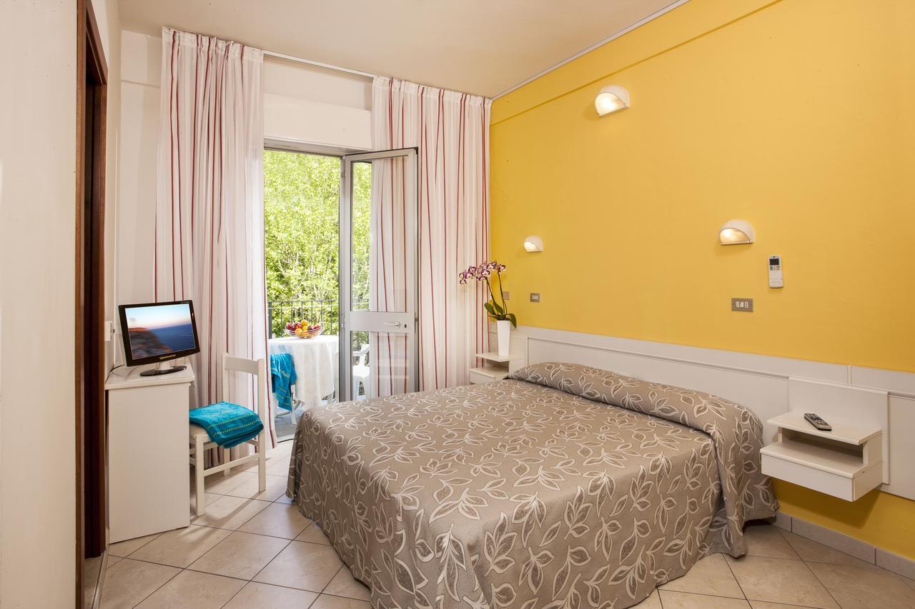 Hotel Calypso Cesenatico Habitación foto