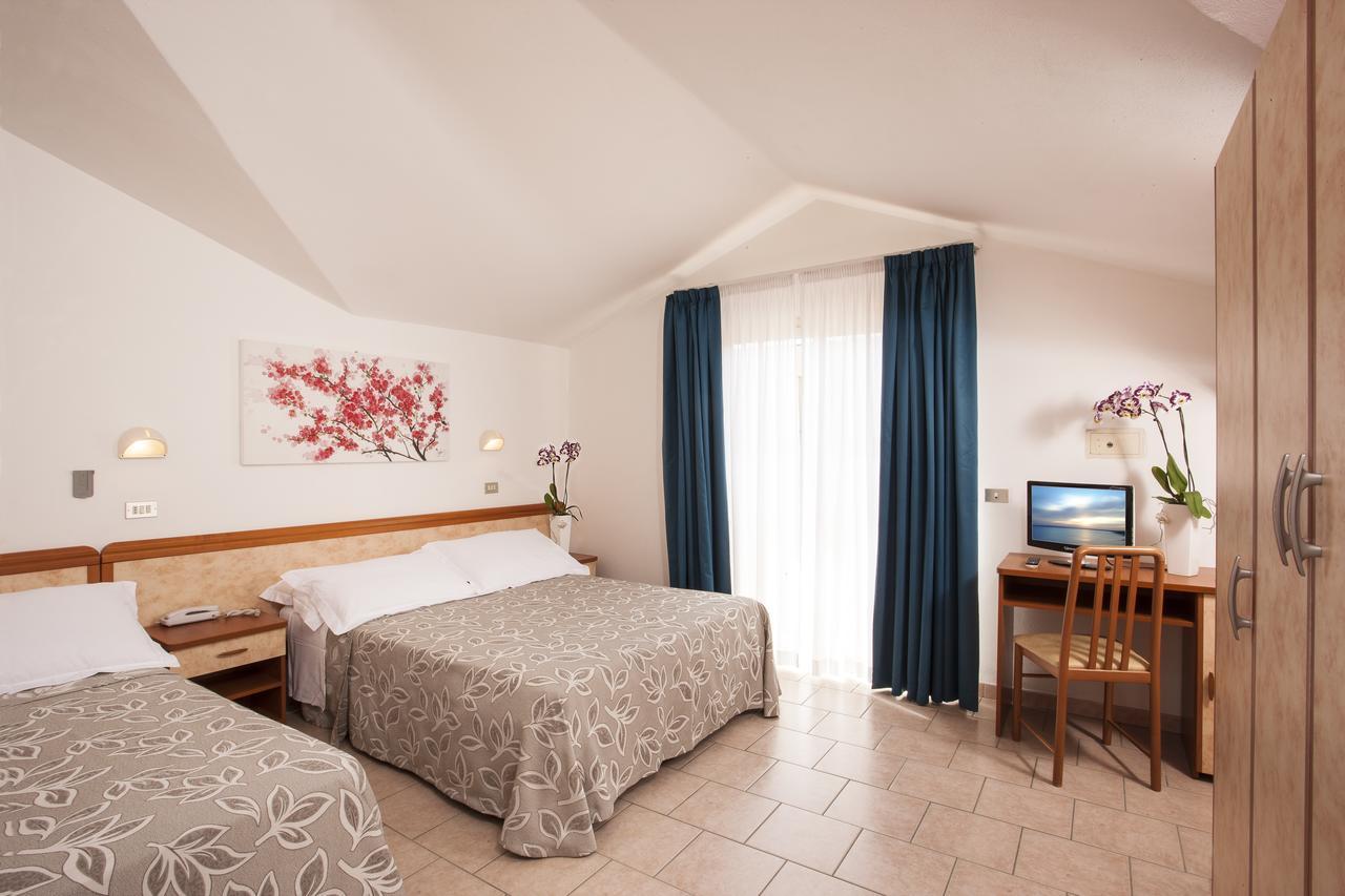 Hotel Calypso Cesenatico Habitación foto